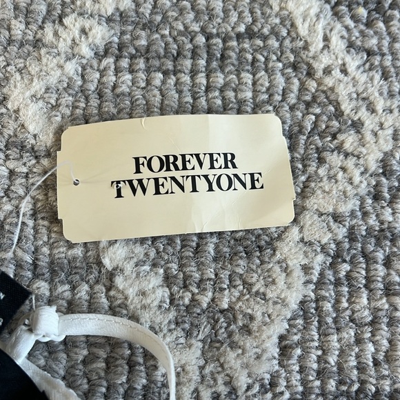 White dress - Picture 3 of 9